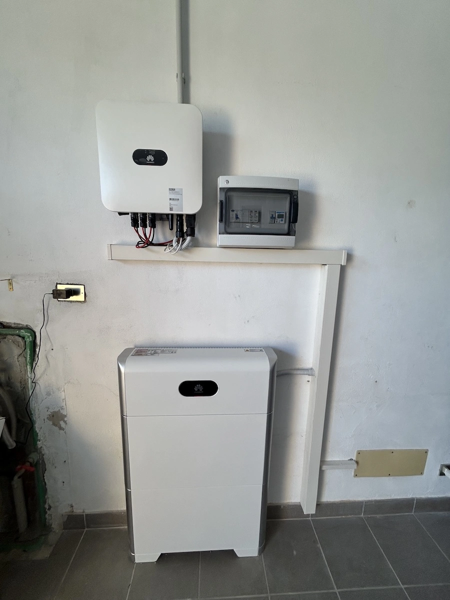 Inverter e batteria di accumulo installati nel locale tecnico