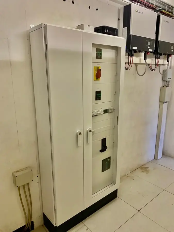 Inverter e quadri di campo installati a parete