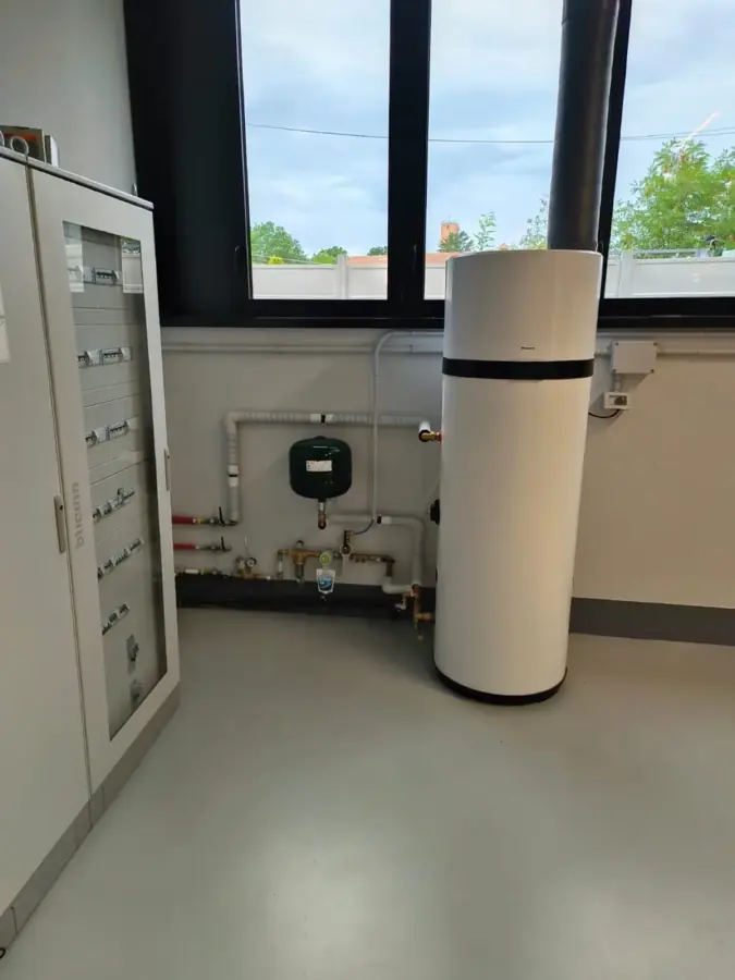 Posa delle linee frigorifere e dei collegamenti elettrici