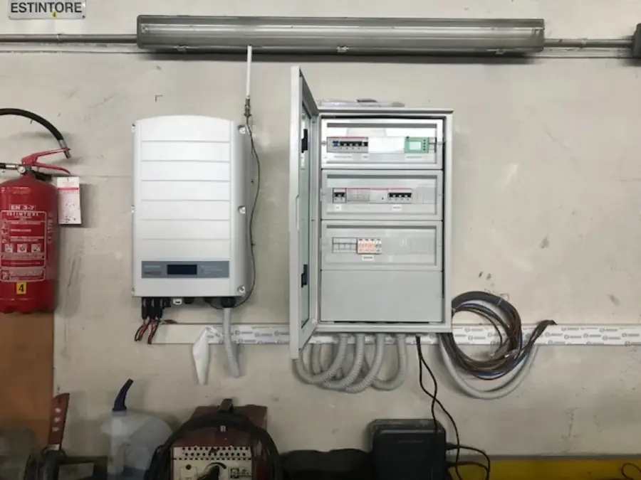 Officina meccanica Superservice con l&rsquo;impianto fotovoltaico in copertura