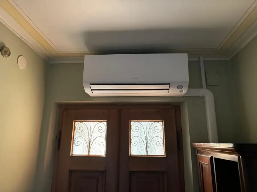 Radiatori in ghisa mantenuti e alimentati ad alta temperatura