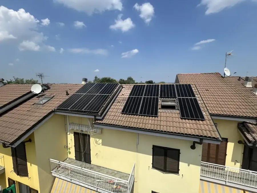 Impianto fotovoltaico installato sulla copertura dell&rsquo;abitazione Ivaldi