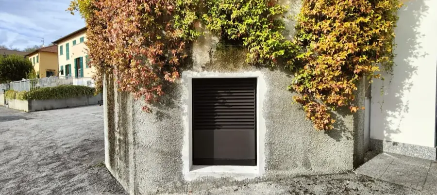 L’apertura sul muro perimetrale per l’aria aspirata dalla pompa di calore