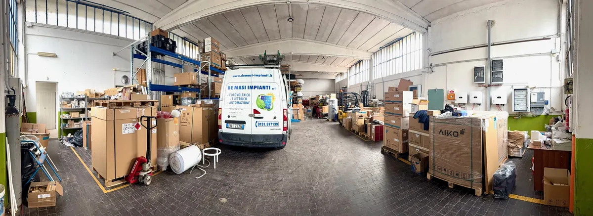 Il magazzino di De Masi Impianti con il materiale pronto per i cantieri