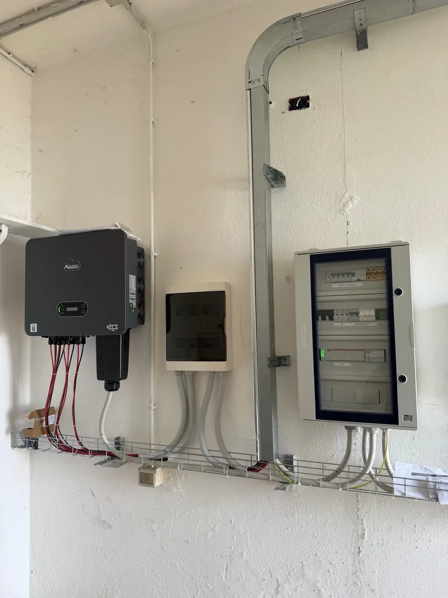 Inverter e quadri elettrici dell’impianto nel locale tecnico
