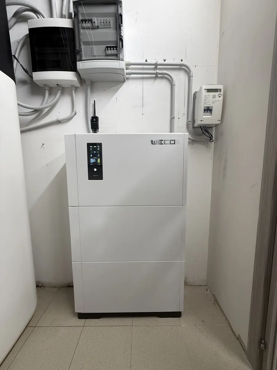 Inverter e accumulo all-in-one WECO nel locale tecnico